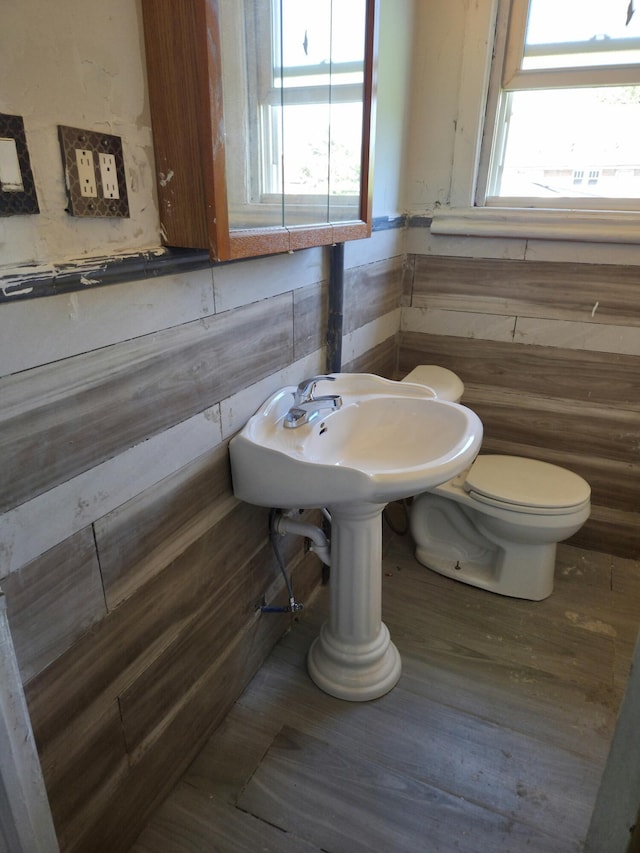 3742 W Grand St, Detroit, MI 48238 - bathroom featuring healthy amount of natural light and wood finished floors
