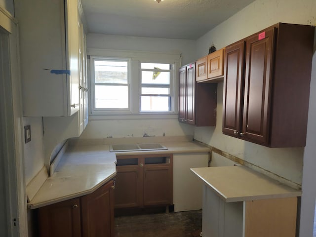 3742 W Grand St, Detroit, MI 48238 - kitchen with light countertops
