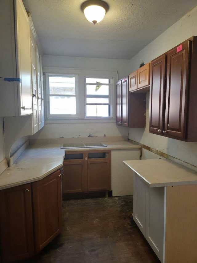 3742 W Grand St, Detroit, MI 48238 - kitchen with a textured ceiling and light countertops