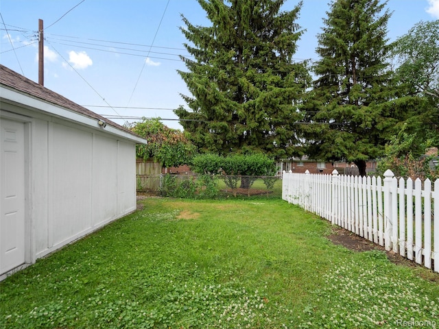 7420 Coolidge, Center Line, MI 48015 - view of fenced yard