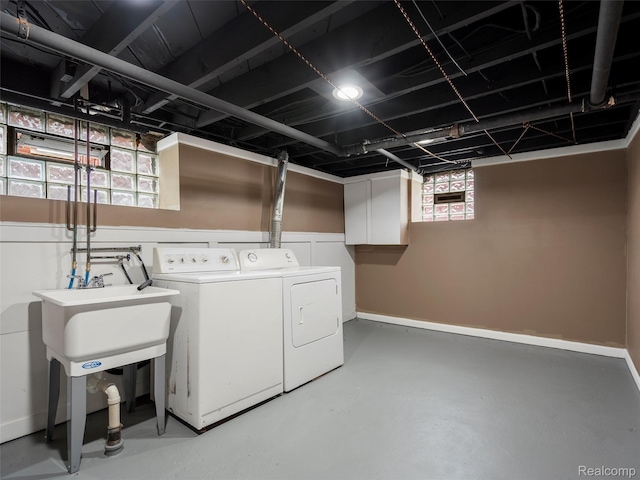 7420 Coolidge, Center Line, MI 48015 - laundry area featuring washing machine and dryer and baseboards