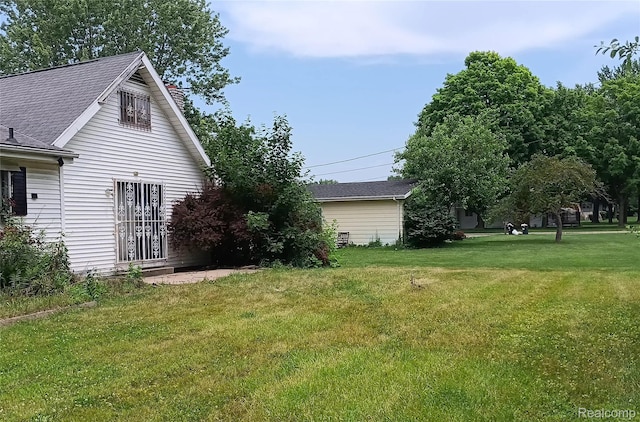 3375 Jacque St, Flint, MI 48532 - view of green lawn