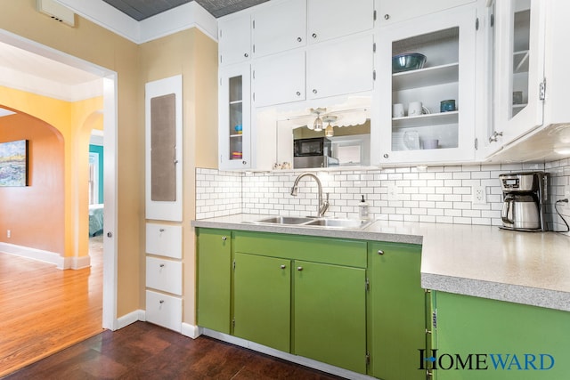 660 Deming St SE, Grand Rapids, MI 49507 - kitchen with arched walkways, light countertops, dark wood finished floors, and backsplash