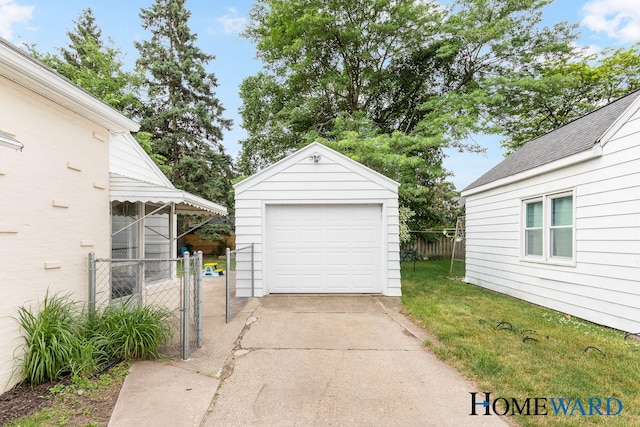 660 Deming St SE, Grand Rapids, MI 49507 - detached garage with concrete driveway