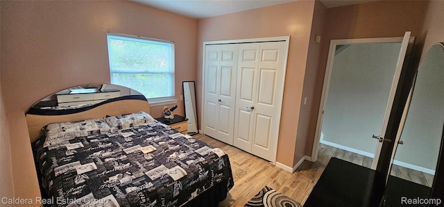 38478 Draper Ln, Westland, MI 48186 - bedroom featuring light wood-style flooring and a closet