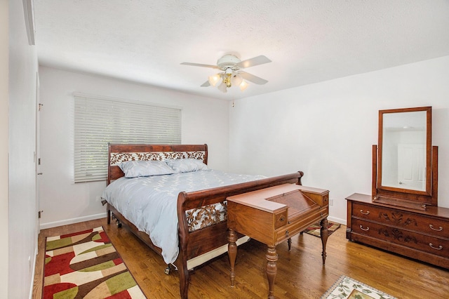 3924 Penberton Dr, Ann Arbor, MI 48105 - bedroom with wood finished floors and a ceiling fan