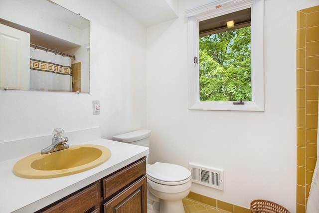 3924 Penberton Dr, Ann Arbor, MI 48105 - full bathroom with vanity and a shower with shower curtain