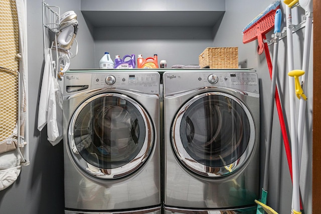 4102 Tomahawk Way, Saint Joseph, MI 49085 - laundry area with separate washer and dryer