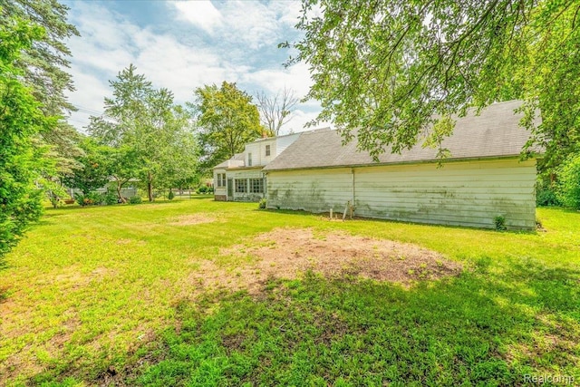 35432 Currier St, Wayne, MI 48184 - view of grassy yard