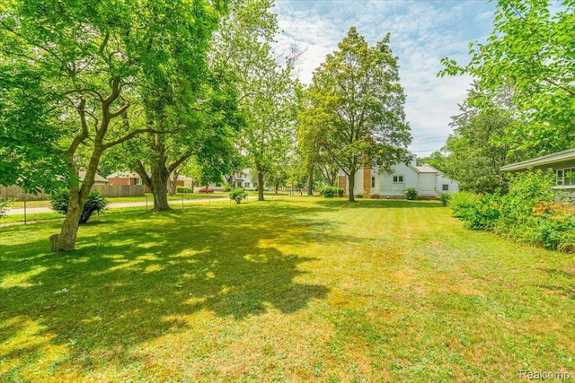 35432 Currier St, Wayne, MI 48184 - view of green lawn
