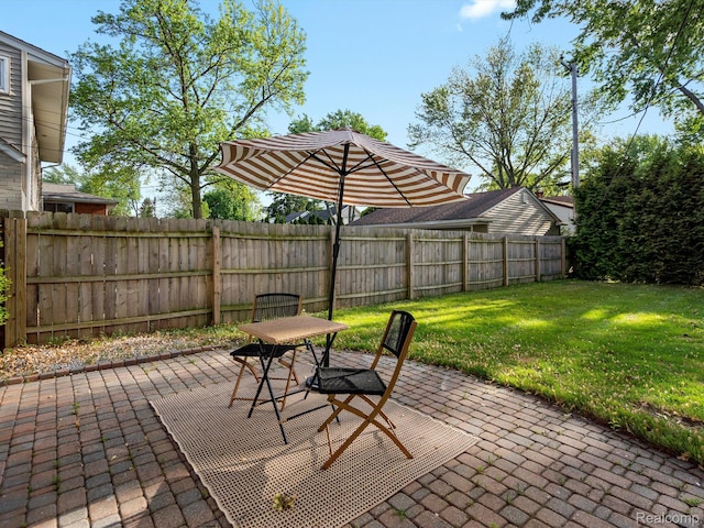 3025 Clawson Ave, Royal Oak, MI 48073 - fenced backyard featuring a patio area
