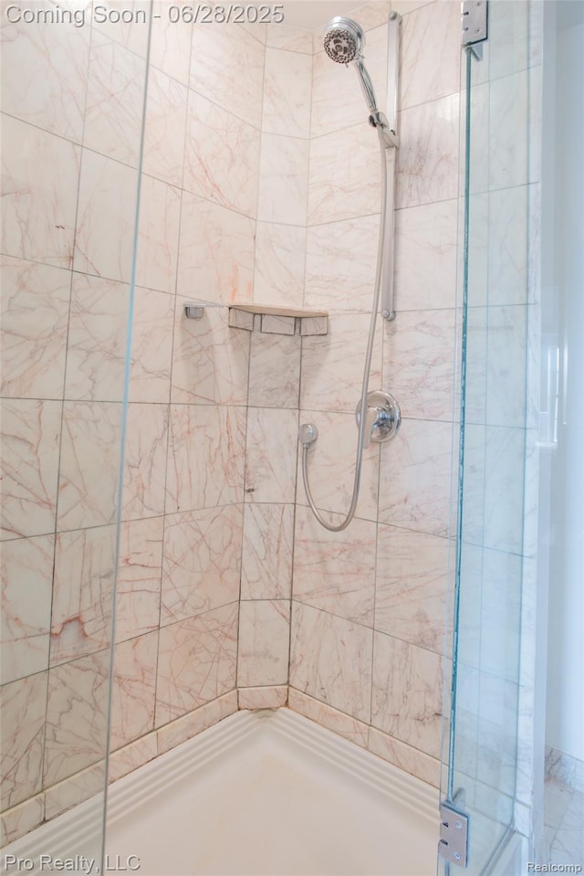 3559 Port Cove Dr Unit 25, Waterford, MI 48328 - full bath featuring a shower stall