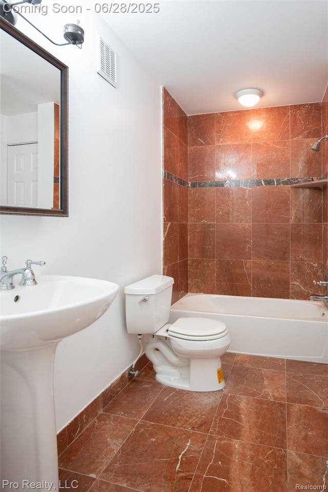 3559 Port Cove Dr Unit 25, Waterford, MI 48328 - bathroom with toilet and shower / washtub combination