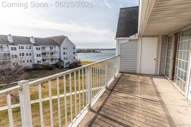 3559 Port Cove Dr Unit 25, Waterford, MI 48328 - balcony with a water view