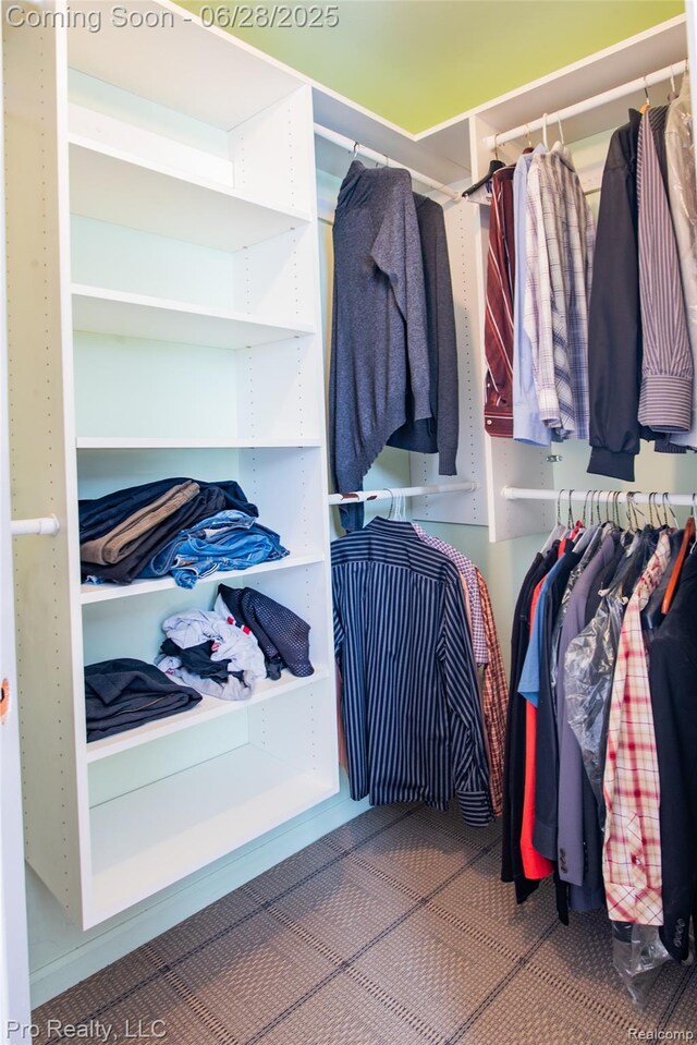 3559 Port Cove Dr Unit 25, Waterford, MI 48328 - view of walk in closet