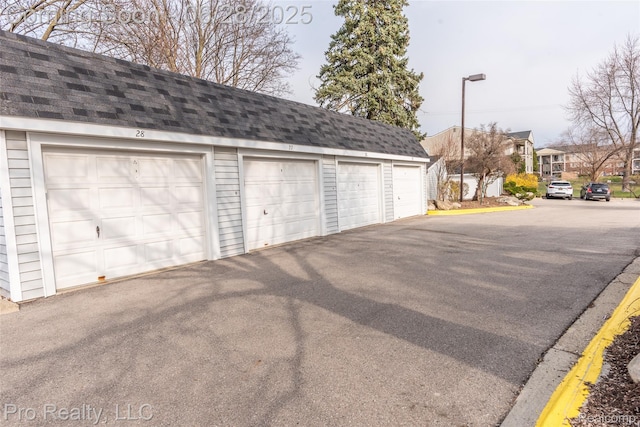 3559 Port Cove Dr Unit 25, Waterford, MI 48328 - view of garage