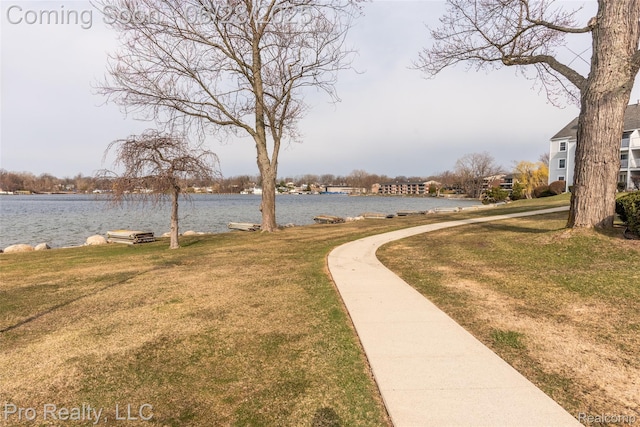 3559 Port Cove Dr Unit 25, Waterford, MI 48328 - view of community featuring a water view and a yard