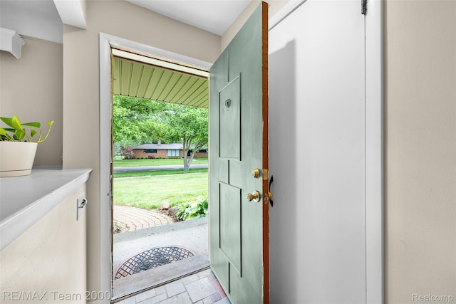 30695 Lyndon St, Livonia, MI 48154 - view of entryway