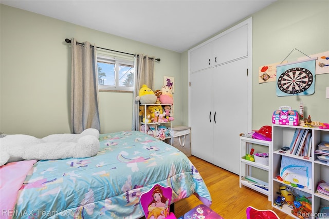 30695 Lyndon St, Livonia, MI 48154 - bedroom with light wood-style floors and a closet