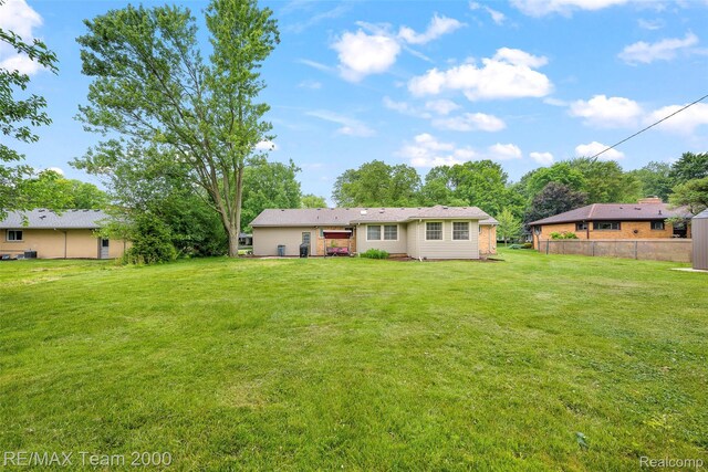 30695 Lyndon St, Livonia, MI 48154 - rear view of property