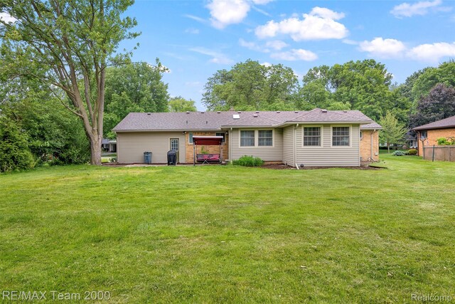 30695 Lyndon St, Livonia, MI 48154 - back of property