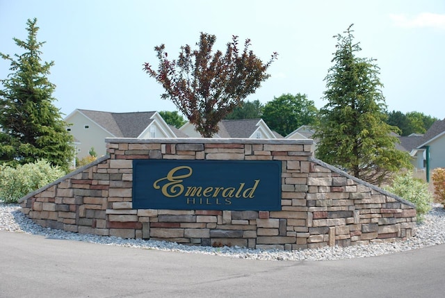 2862 Jade Ln, Traverse City, MI 49684 - view of community / neighborhood sign