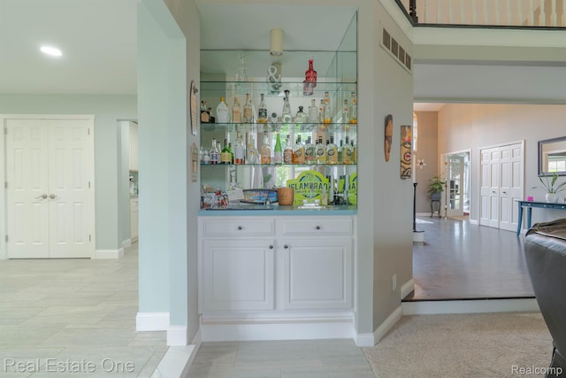 14607 Stratford, Shelby Twp, MI 48315 - indoor wet bar with baseboards and recessed lighting