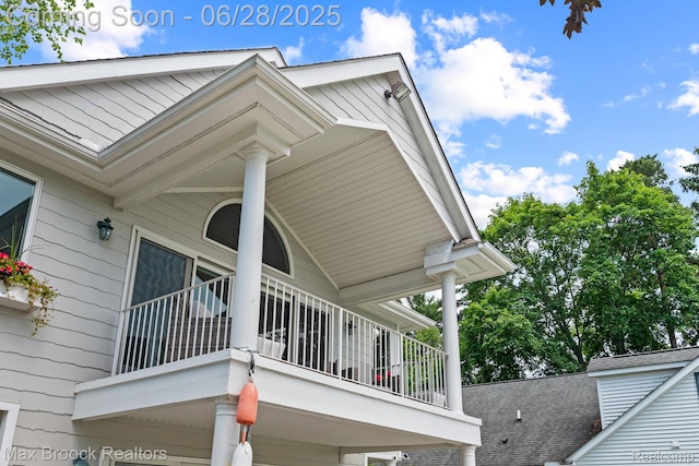 6847 Alden Dr, West Bloomfield, MI 48324 - view of side of property with a balcony