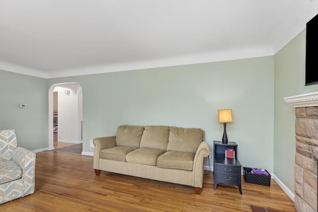 437 Collindale Ave NW, Grand Rapids, MI 49504 - living area with arched walkways and wood finished floors