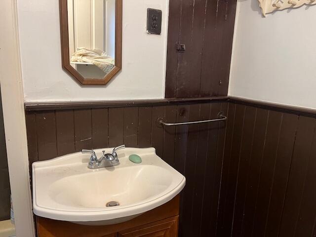 426 S Chestnut St, Reed City, MI 49677 - photo 15