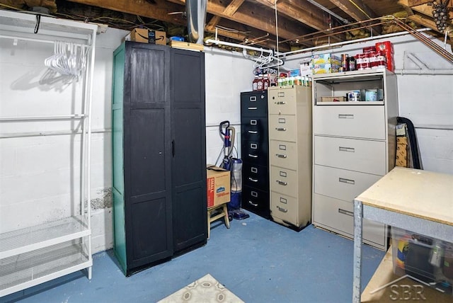 2816 Chippewa Ln, Midland, MI 48640 - unfinished below grade area with concrete block wall