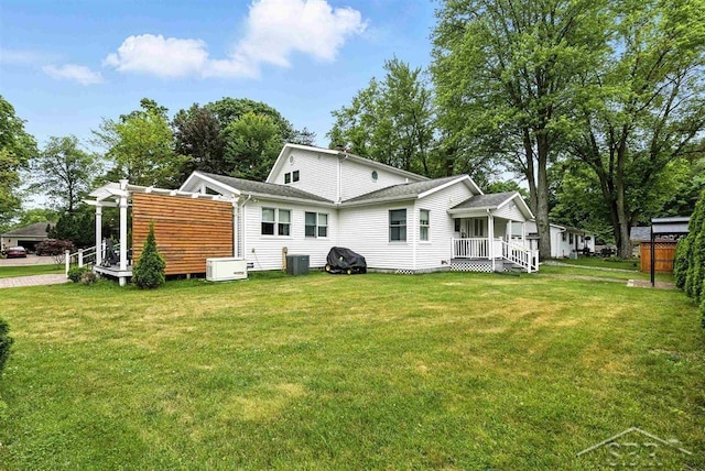 2816 Chippewa Ln, Midland, MI 48640 - rear view of property featuring a yard and covered porch