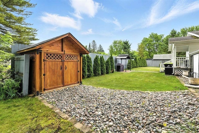 2816 Chippewa Ln, Midland, MI 48640 - view of yard featuring a storage unit