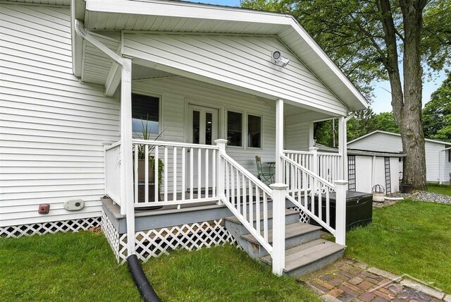 2816 Chippewa Ln, Midland, MI 48640 - property entrance featuring a yard and a porch