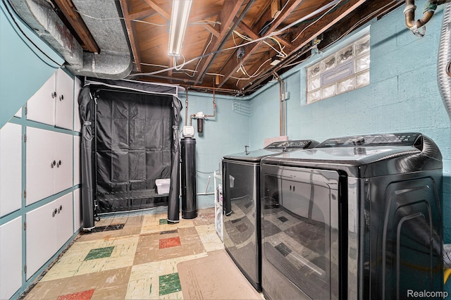 5690 Corunna Ave, Clarkston, MI 48346 - washroom with independent washer and dryer and light floors