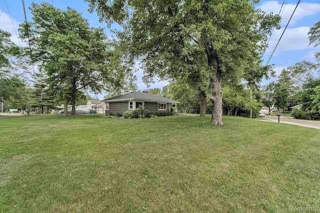 5690 Corunna Ave, Clarkston, MI 48346 - view of green lawn
