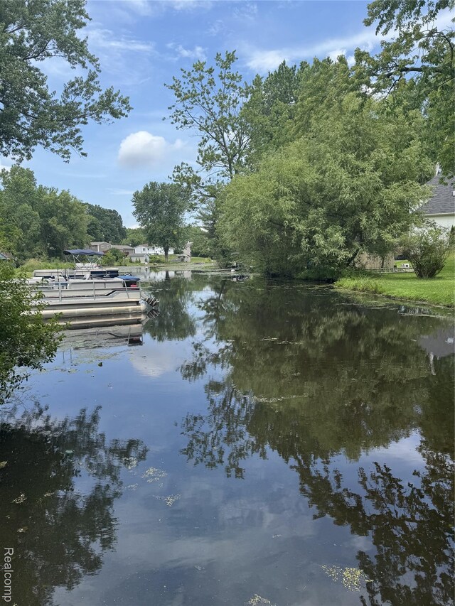5690 Corunna Ave, Clarkston, MI 48346 - water view