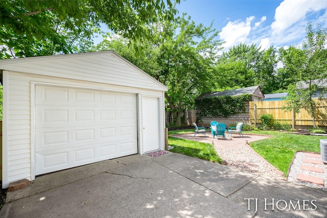 1545 Fuller Ave NE, Grand Rapids, MI 49505 - detached garage with concrete driveway