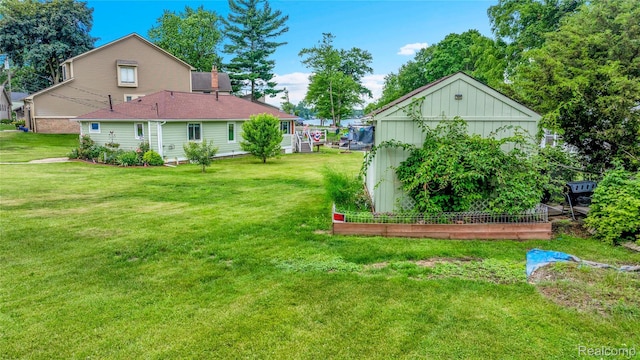 8320 Lagoon St, Commerce Twp, MI 48382 - view of grassy yard