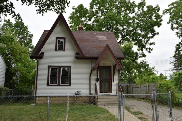 316 W Rankin St, Flint, MI 48505 - view of front of house with a gate, a fenced front yard, and a chimney