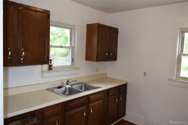 316 W Rankin St, Flint, MI 48505 - kitchen featuring a sink and light countertops