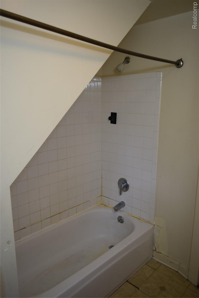 316 W Rankin St, Flint, MI 48505 - full bathroom featuring shower / bathtub combination and tile patterned floors