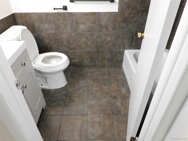 30268 Southfield Rd Unit 229, Southfield, MI 48076 - full bath with tile walls, vanity, a bath, and tile patterned floors