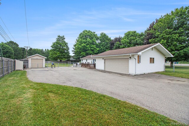8406 W Ellis Rd, Davisburg, MI 48350 - detached garage with view of wooded area