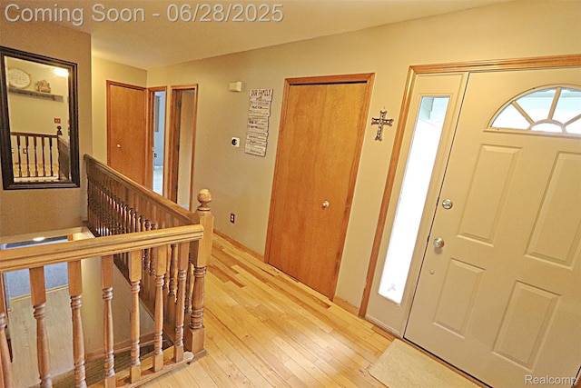 1640 High Pointe Dr, Commerce Twp, MI 48390 - entrance foyer featuring light wood finished floors and baseboards