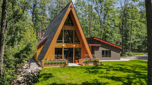 5277 Tyrol Ln, Harbor Springs, MI 49740
