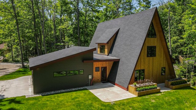 5277 Tyrol Ln, Harbor Springs, MI 49740
