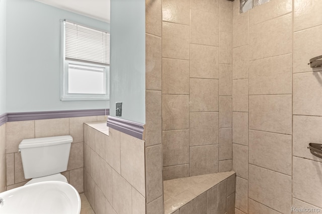 1518 Austin Ave, Lincoln Park, MI 48146 - bathroom featuring tiled shower and a wainscoted wall