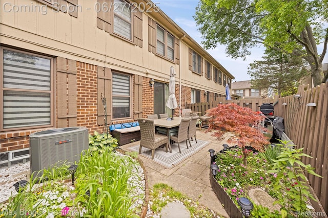 31723 Forest Ln, Warren, MI 48093 - view of patio / terrace with outdoor dining space