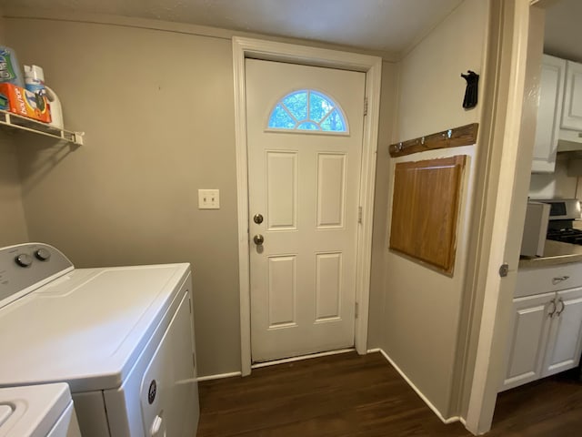 6317 E 76th St, Newaygo, MI 49337 - laundry area featuring washer and dryer and dark wood finished floors